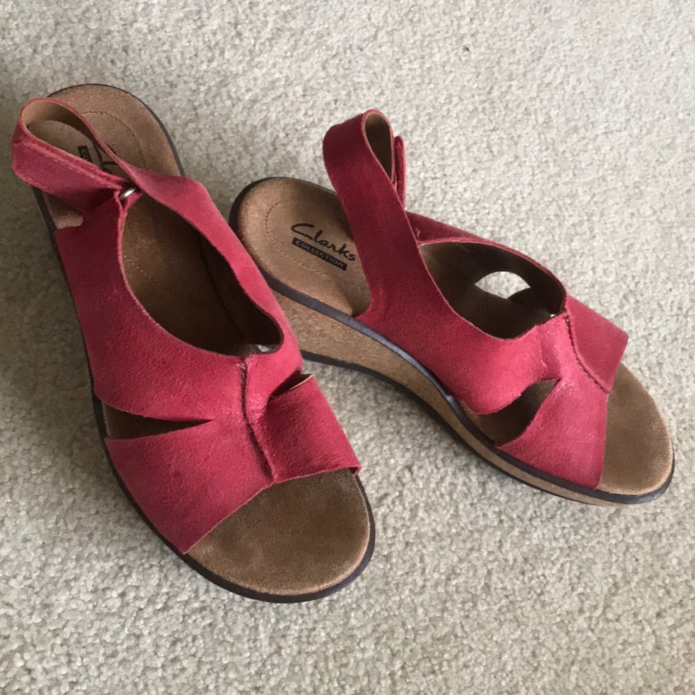 Clark’s coral red wedges sandals size 7